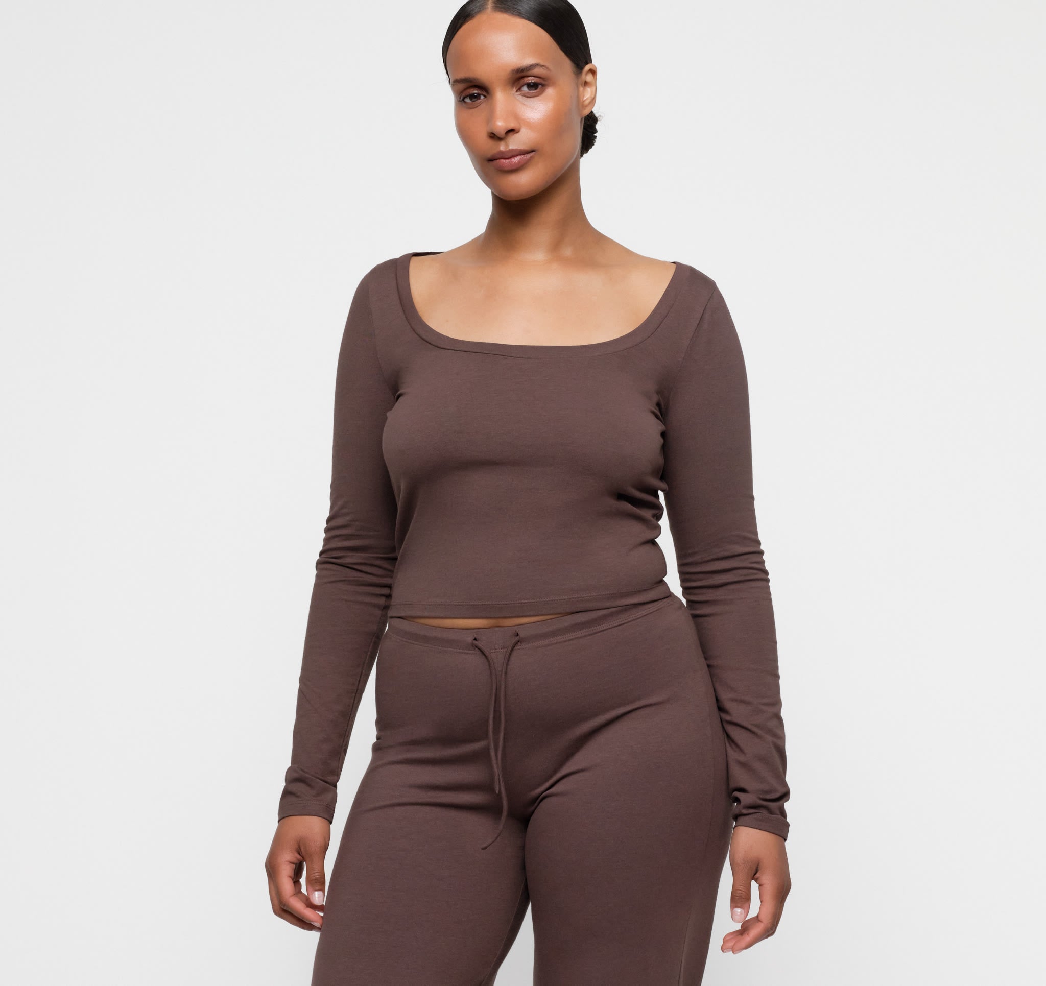 Everyday Scoop Neck Long Sleeve Tee - Truffle | Organic Basics