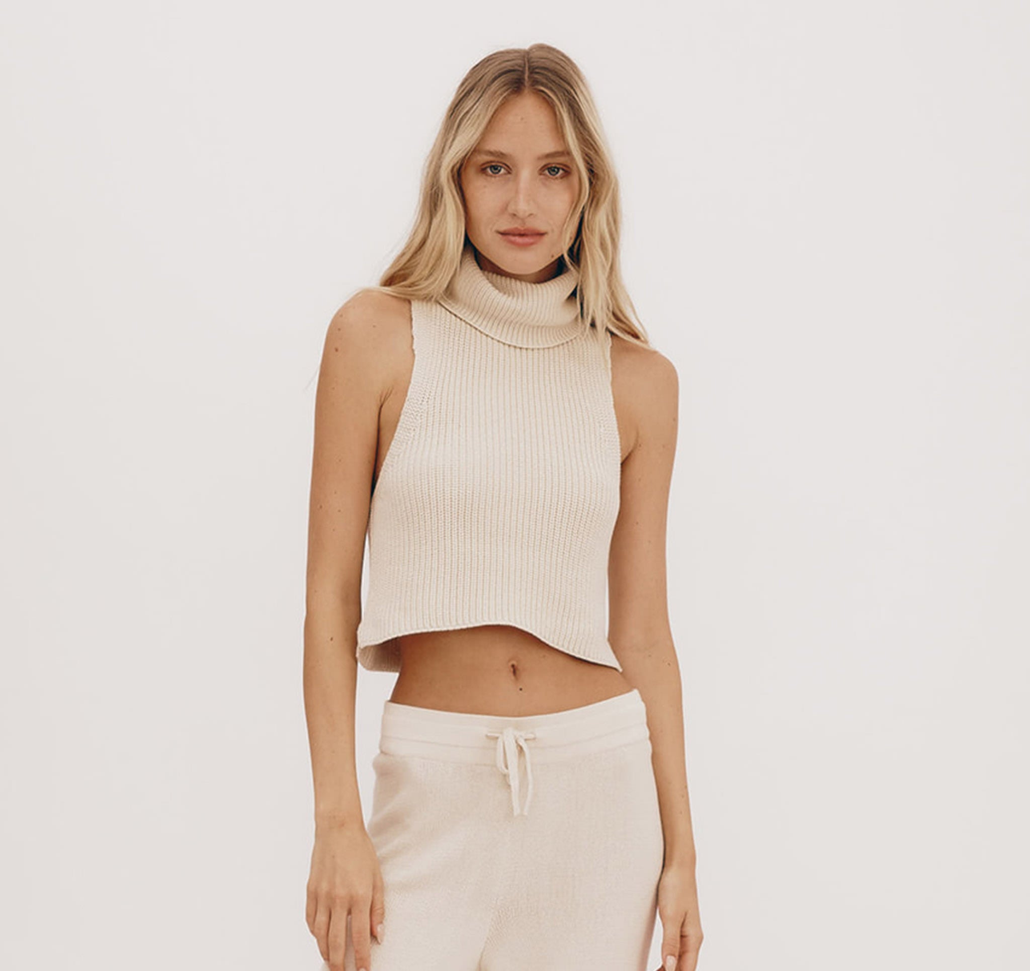 Sleeveless top turtlenecks